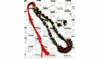 Handcrafted Terracotta Necklace Set – Red and Black Crescent Design