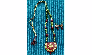 Necklace Set – Red and Golden Floral Design
