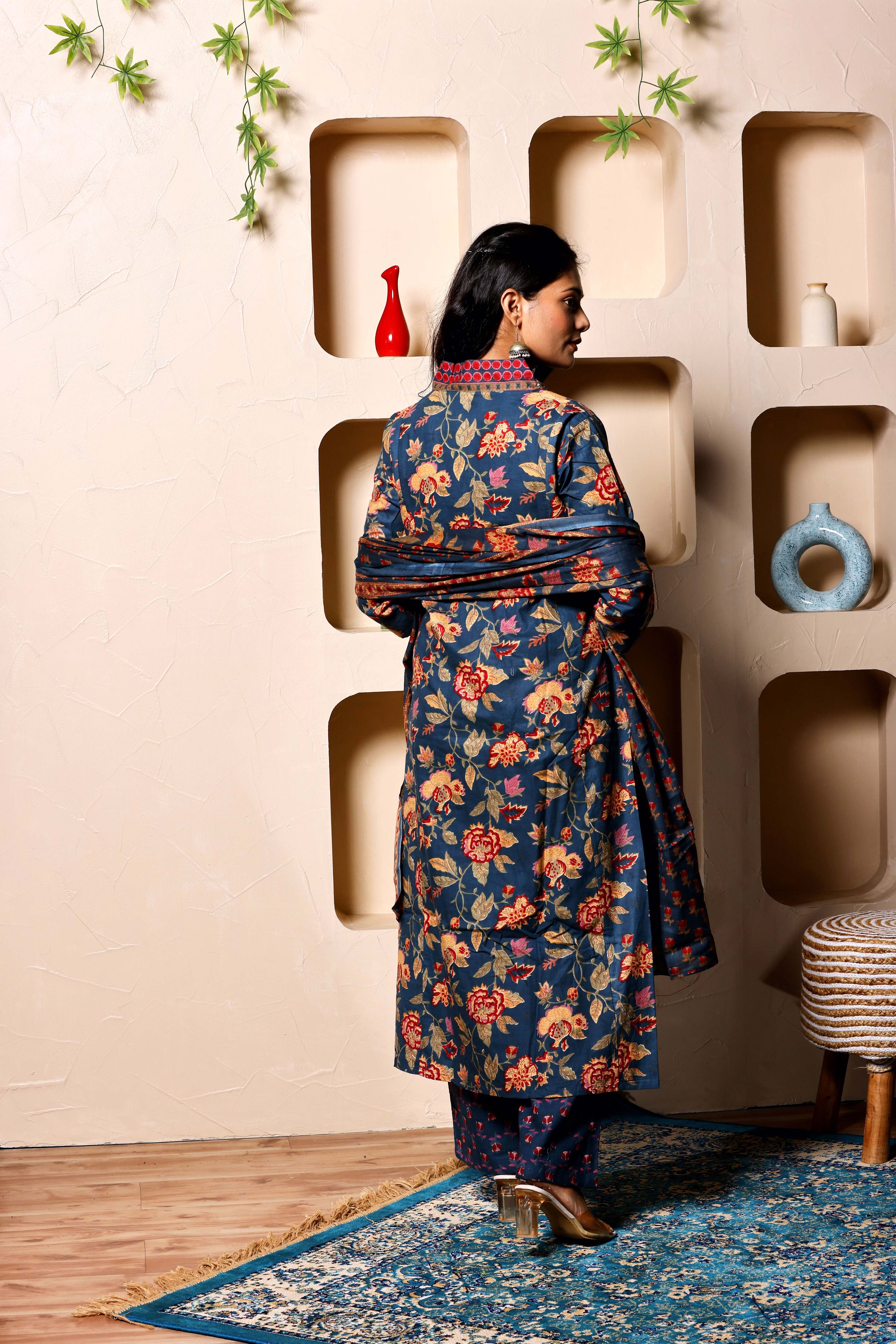 Noor-e-Nilofer Floral Suit Set image 3
