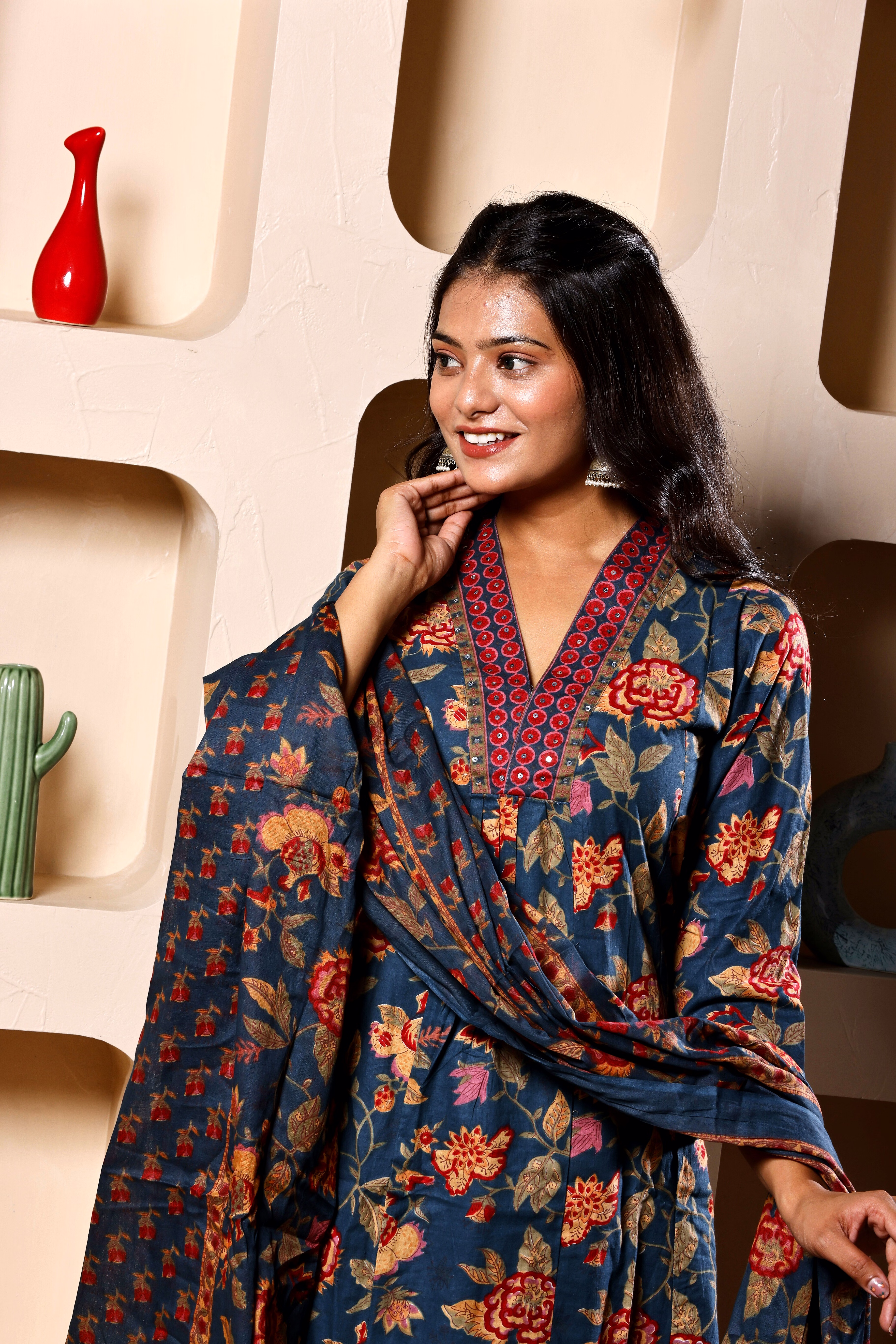 Noor-e-Nilofer Floral Suit Set image 4