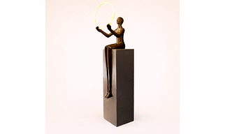 Triivvayu Sitting Lady Floor Lamp - Artistic Seated Figurine Lamp for Luxury Interior Design
