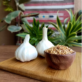 dehydrated white garlic chopped