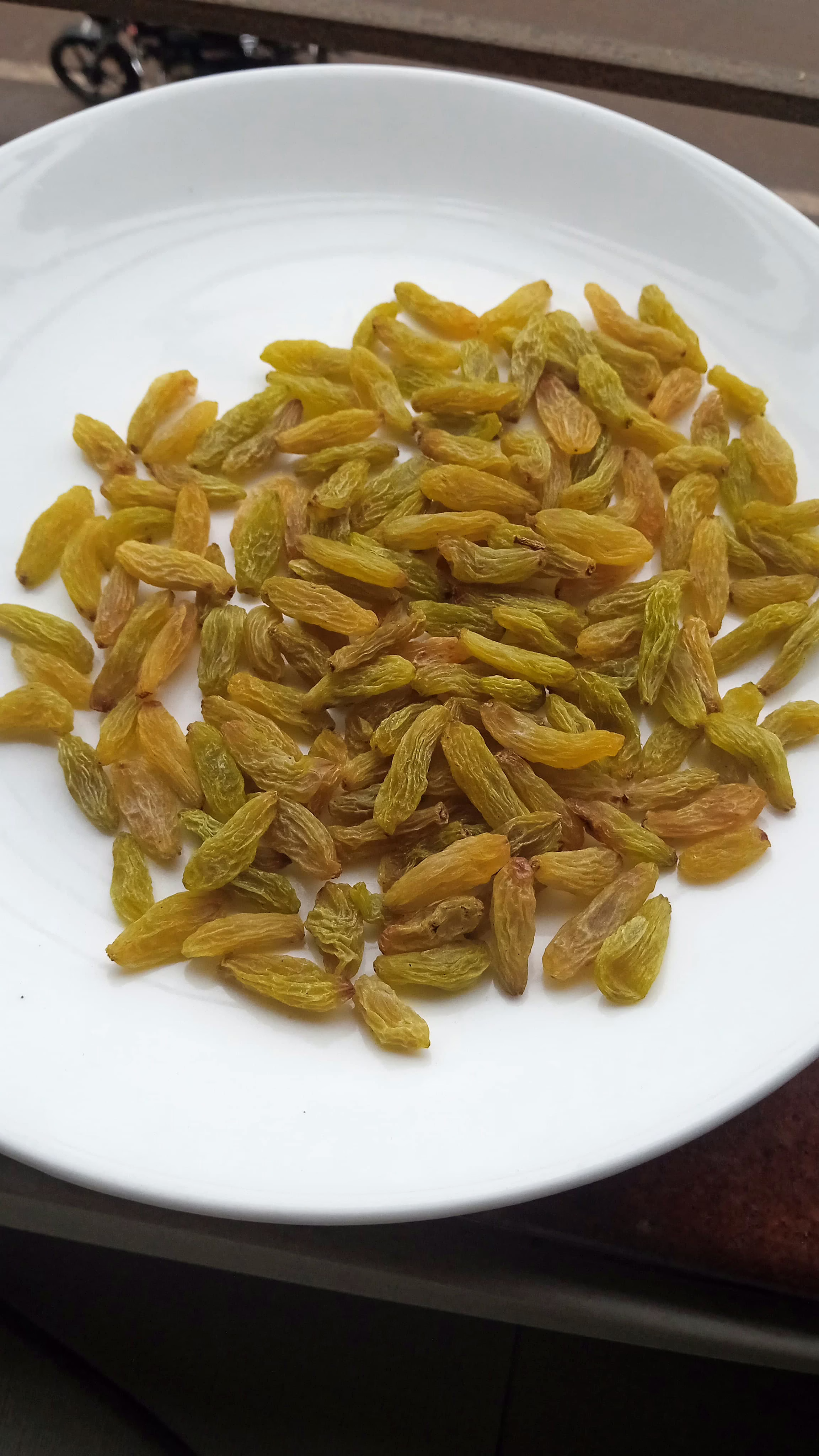 Long raisins image 2