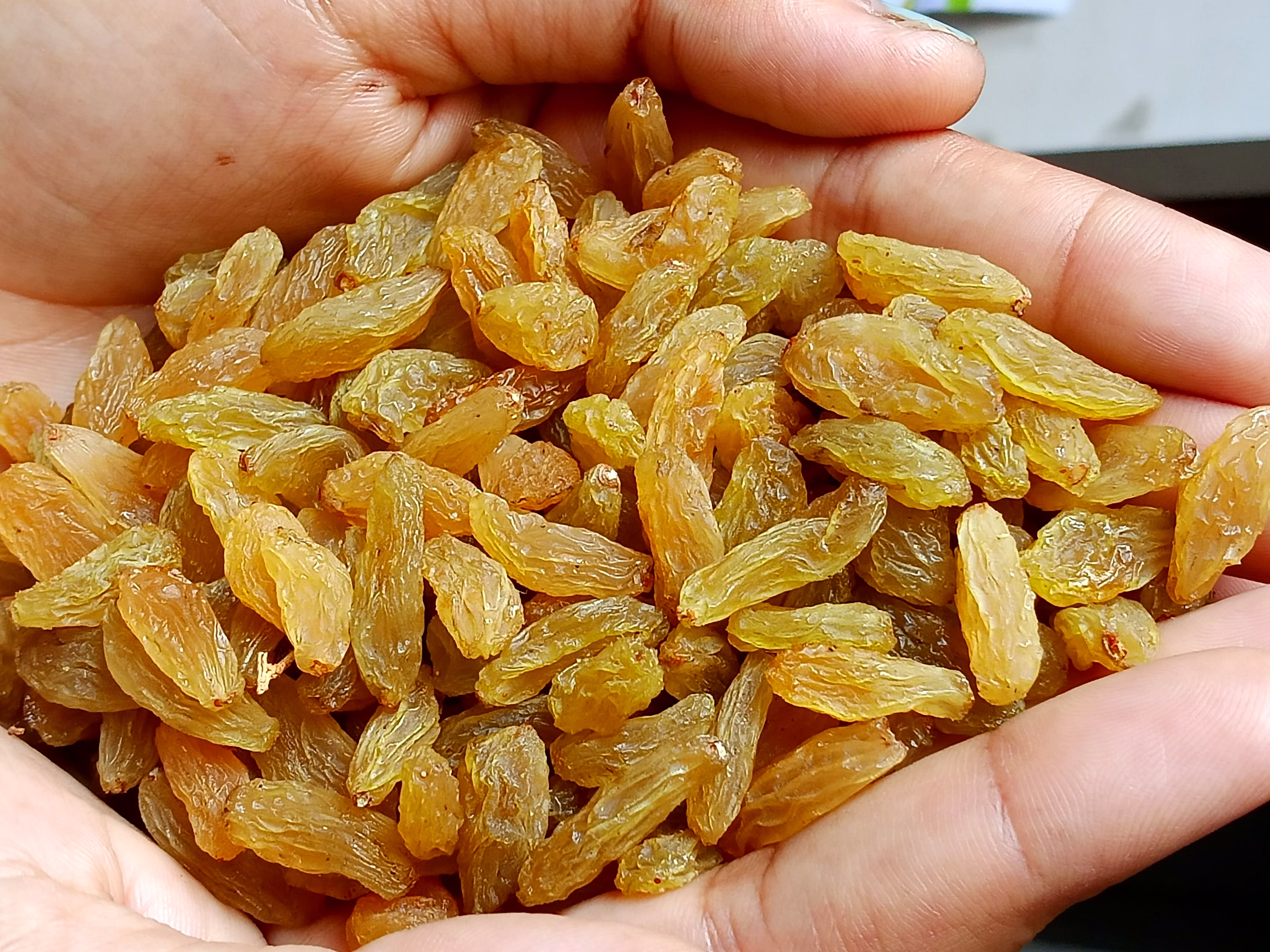 Long raisins image 1