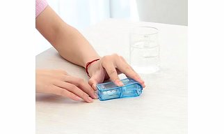 Portable Pill Box Tablets Cutter, Medicine Organizer Box with Pill Cutter for Small and Large Tablets 2 in 1 Pill Storage Organizer with Tablet Cutter for Daily Use,