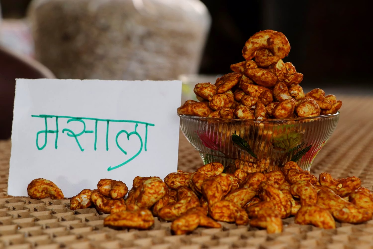 Rosted Cashew nuts split image 2