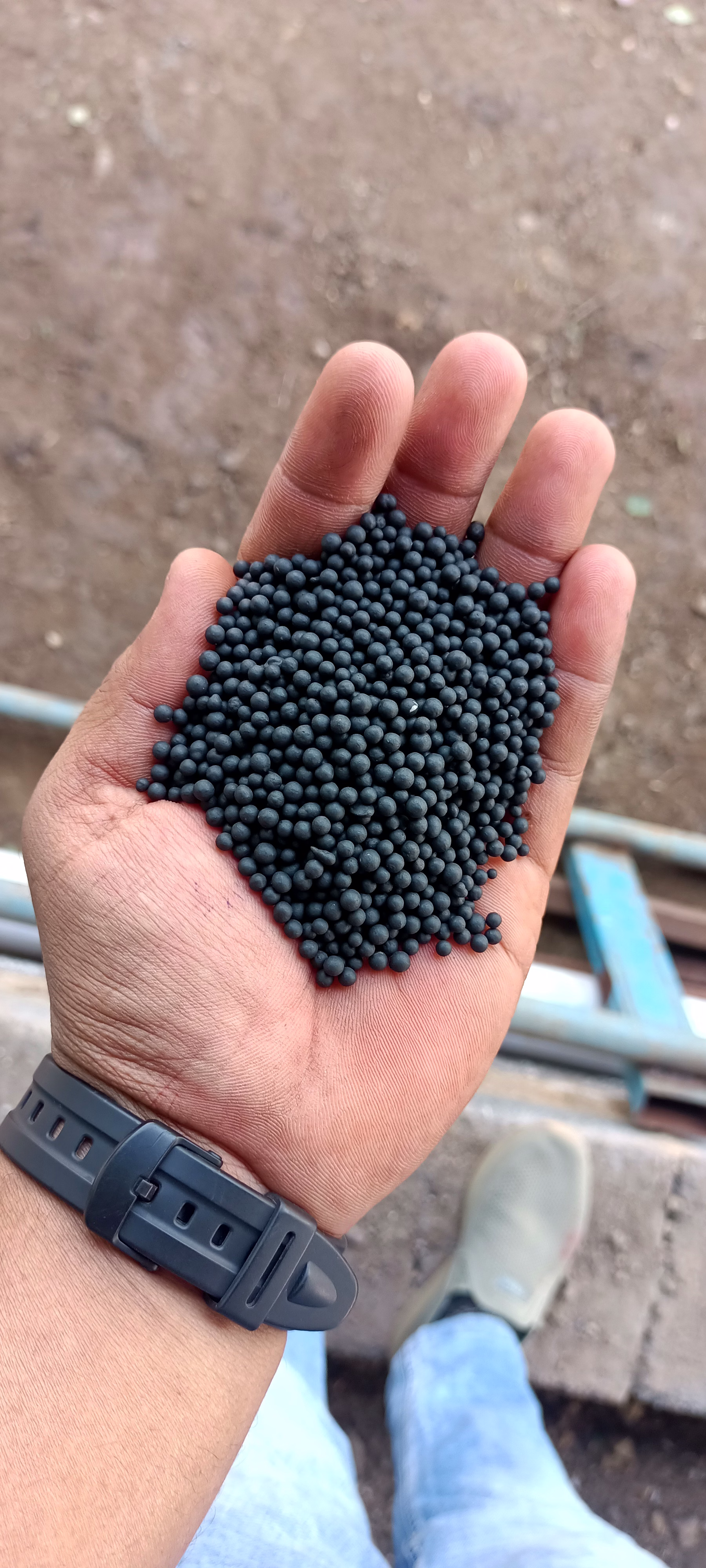 Black Bentonite Granules/Balls image 2