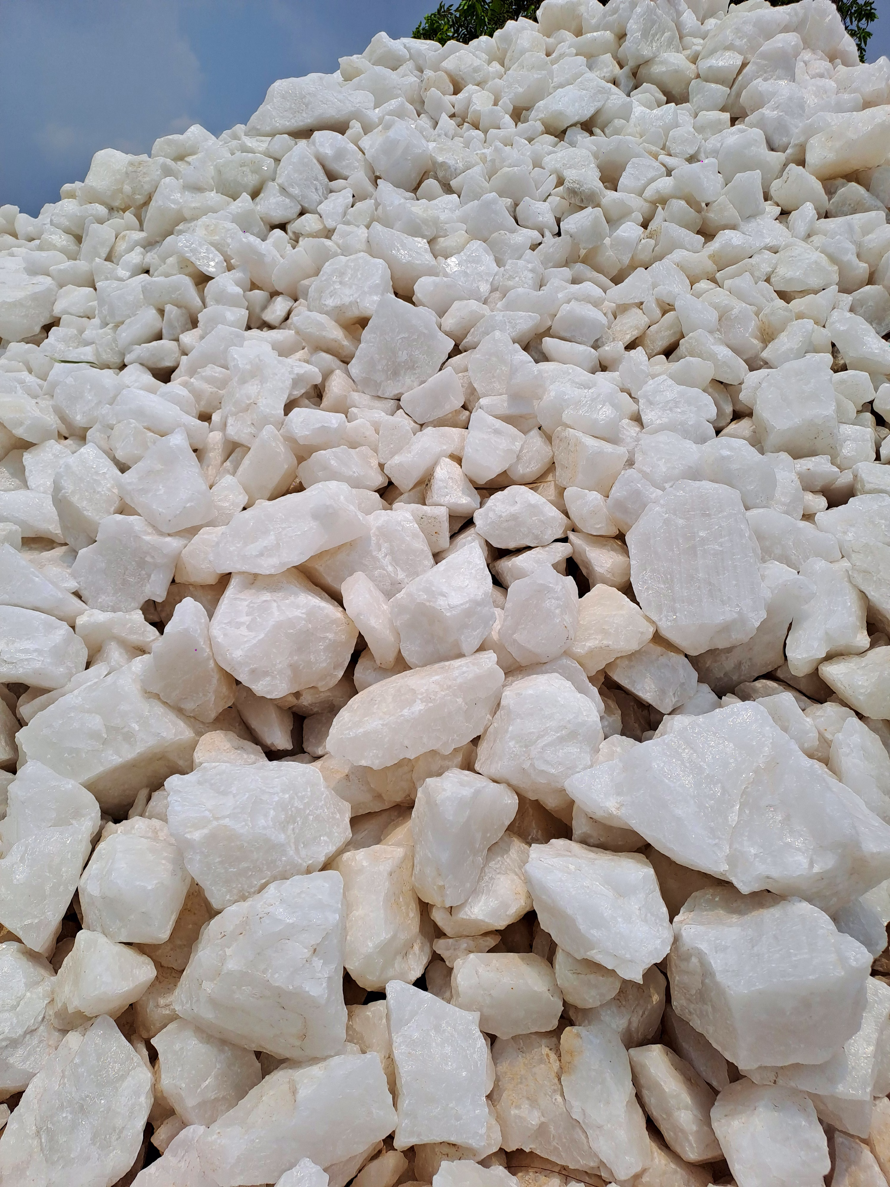 Quartz lumps image 5