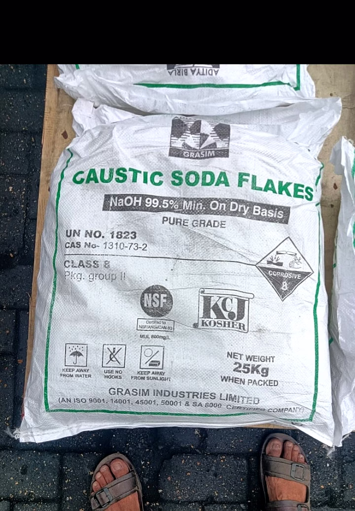 Caustic soda flakes image 2