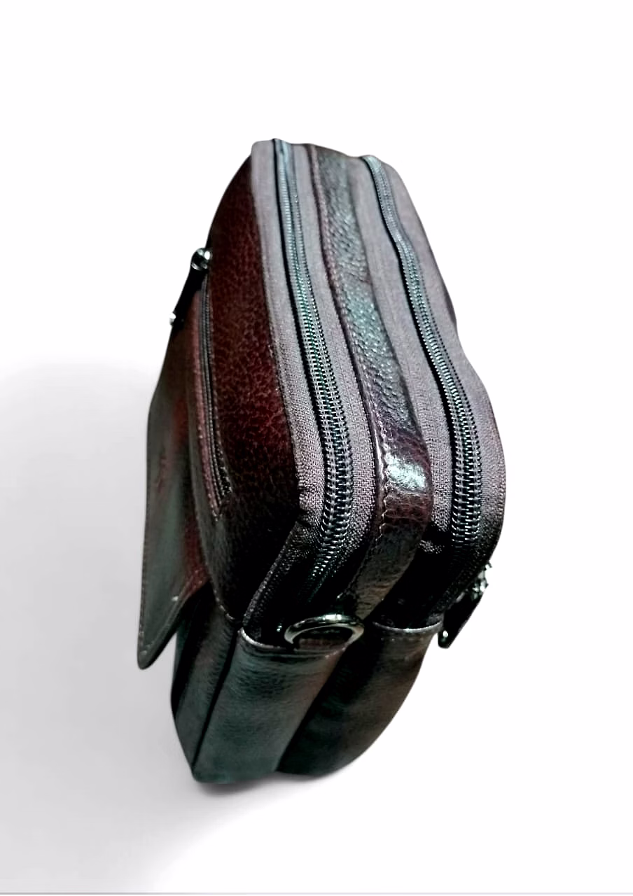 Medium Size Leather Messenger Bag – Stylish & Practical image 3