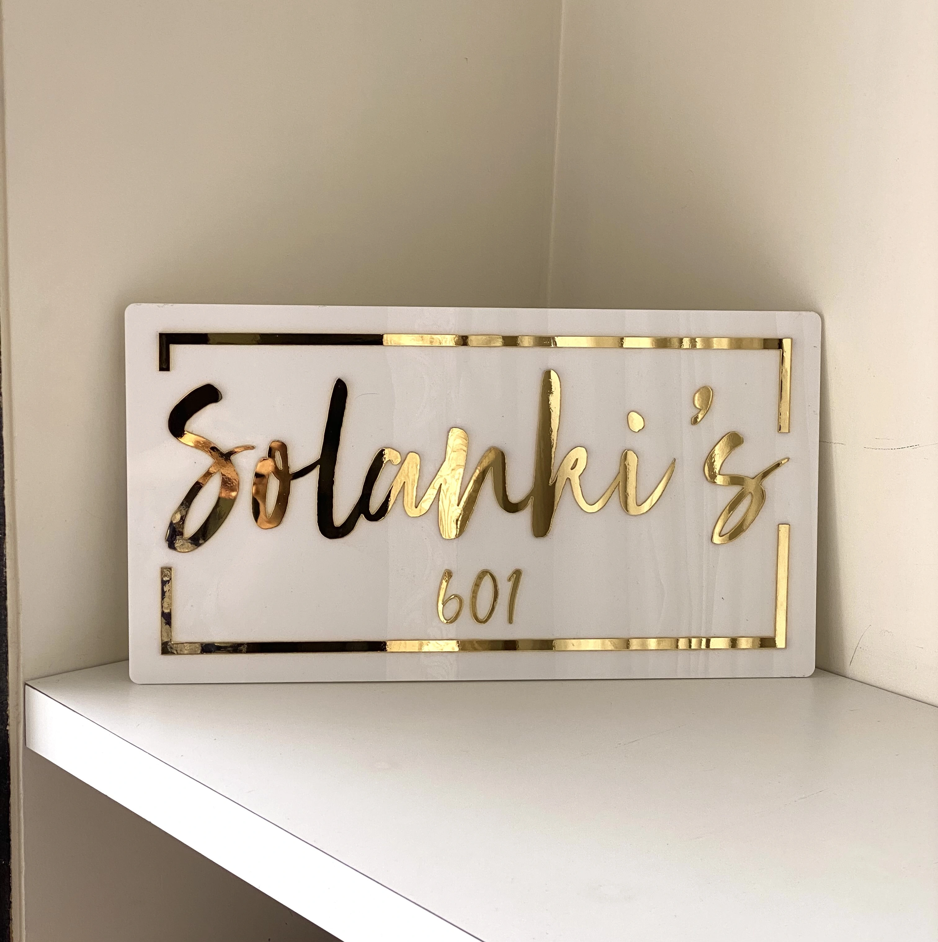 Classic white and golden - Nameplate-HE028