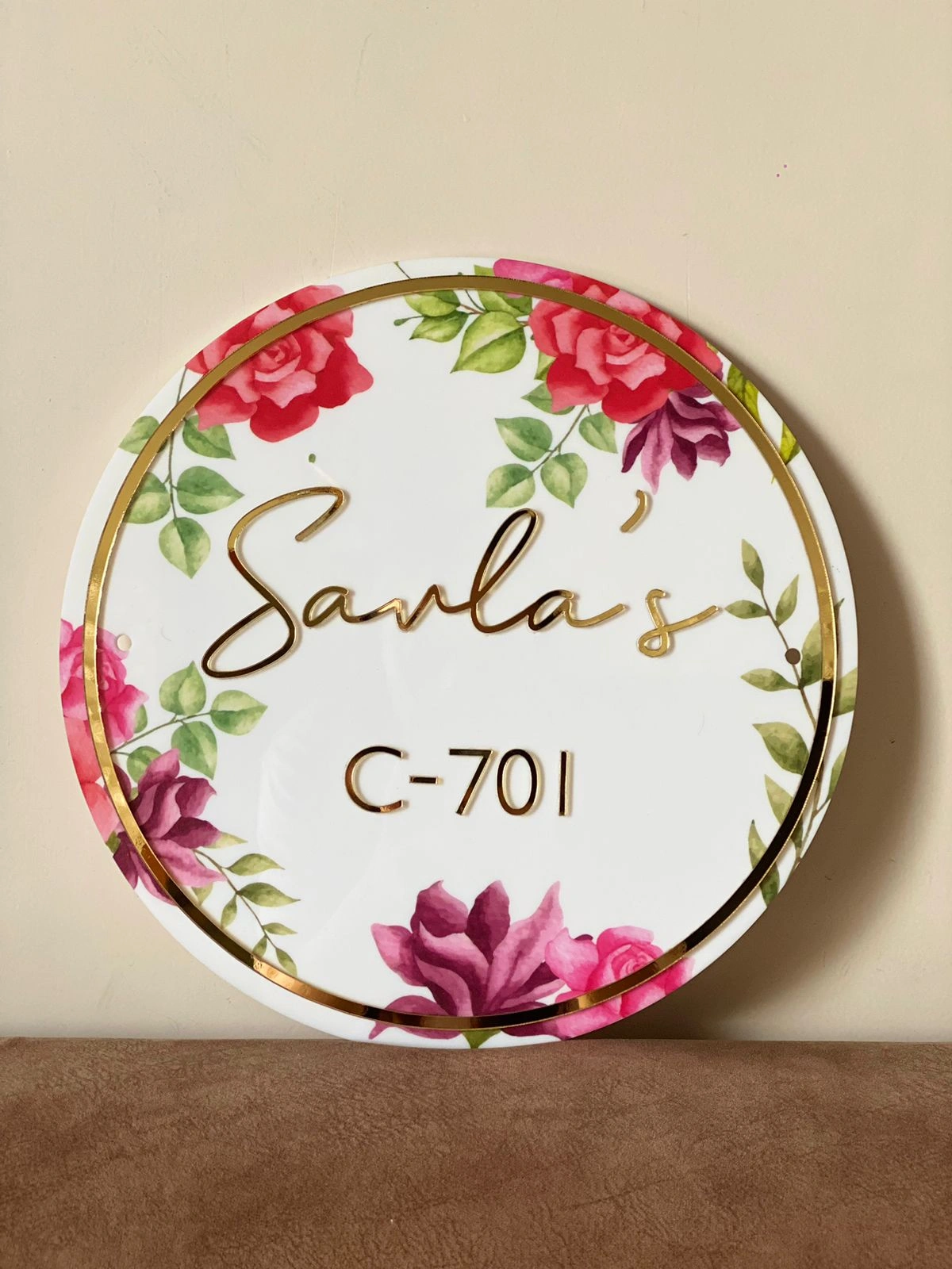 Red and Pink Floral Nameplate - Circle-HEO30