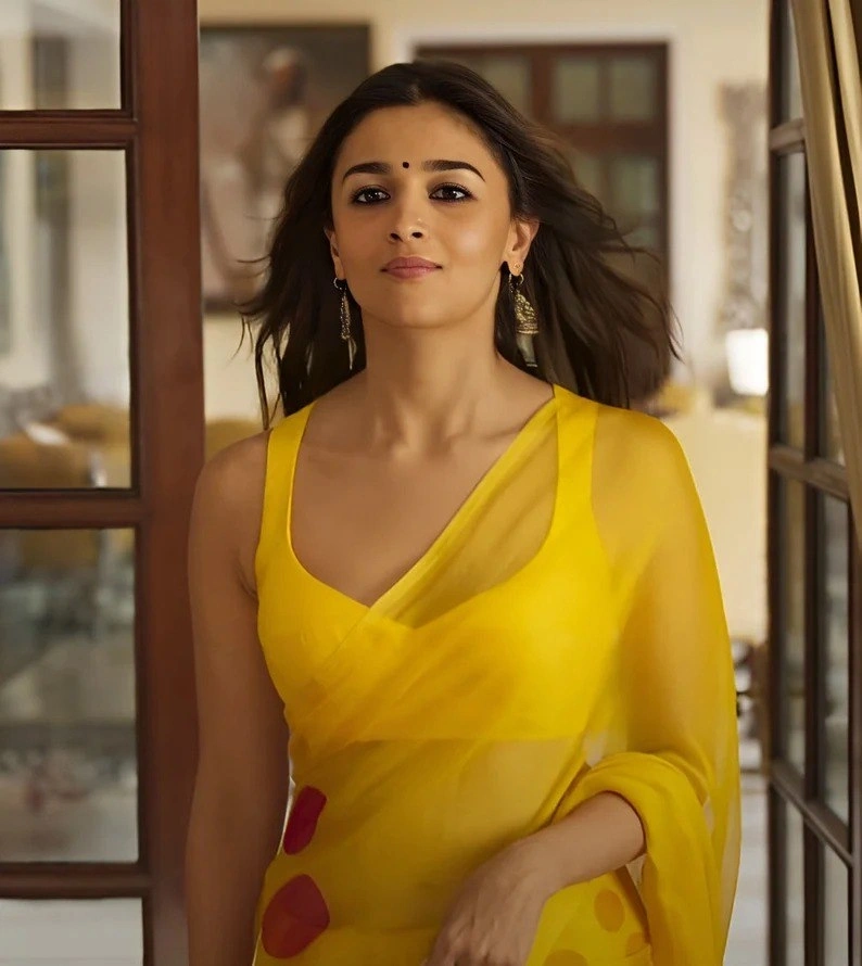 Alia Bhatt Yellow Georgette Saree