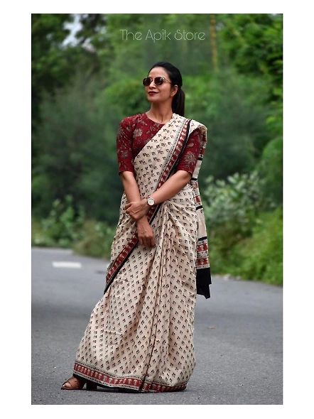 Exquisite White Linen Saree with All-Over Digital Print - Pure Luxury-NT-568