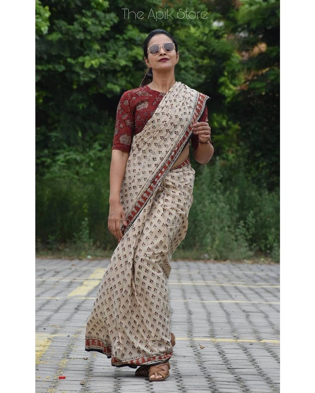 Exquisite White Linen Saree with All-Over Digital Print - Pure Luxury-White-1