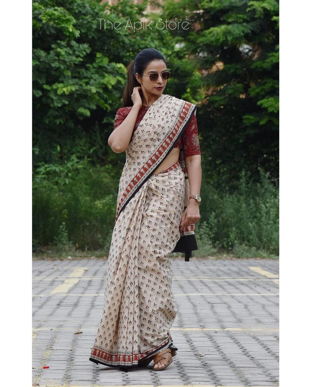 Exquisite White Linen Saree with All-Over Digital Print - Pure Luxury-White-3