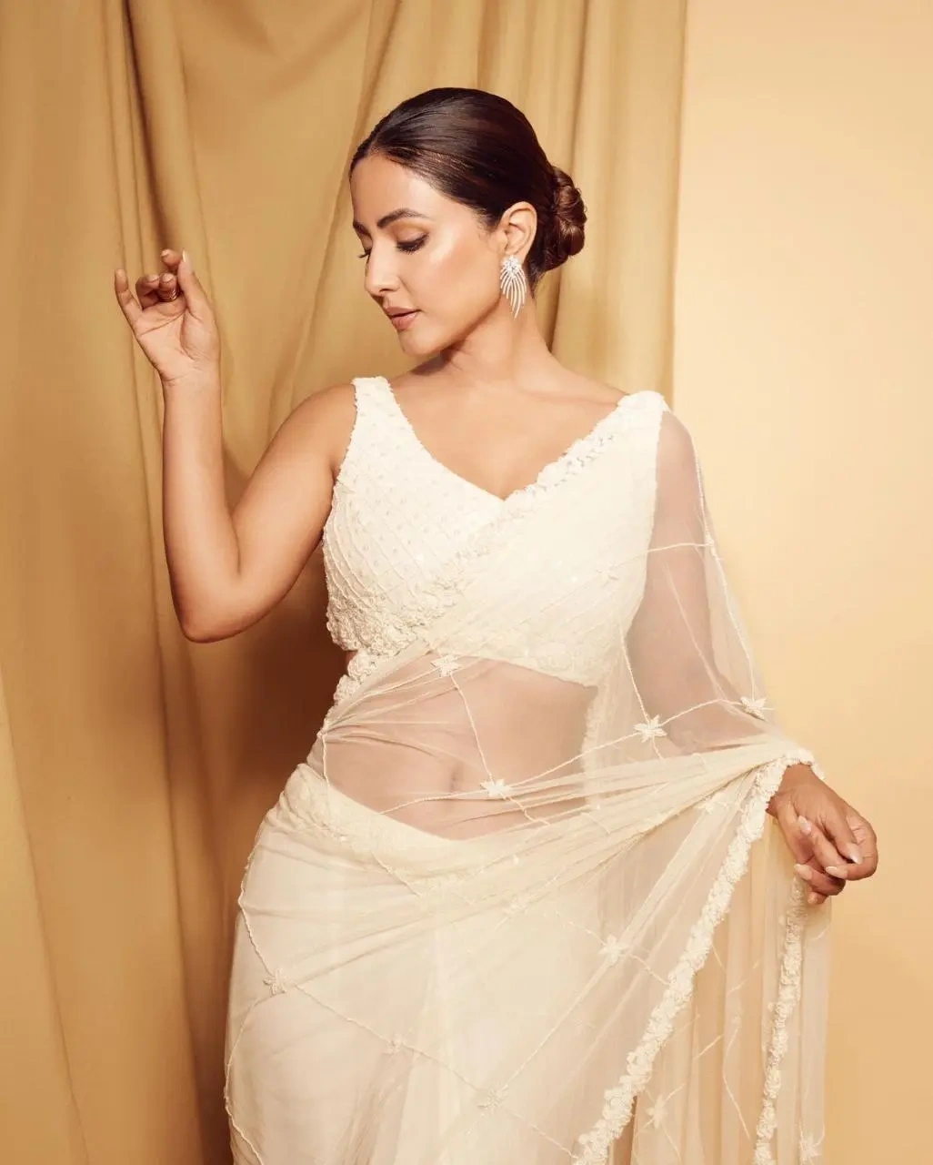 Hina Khan's White Georgette Saree-SN-767