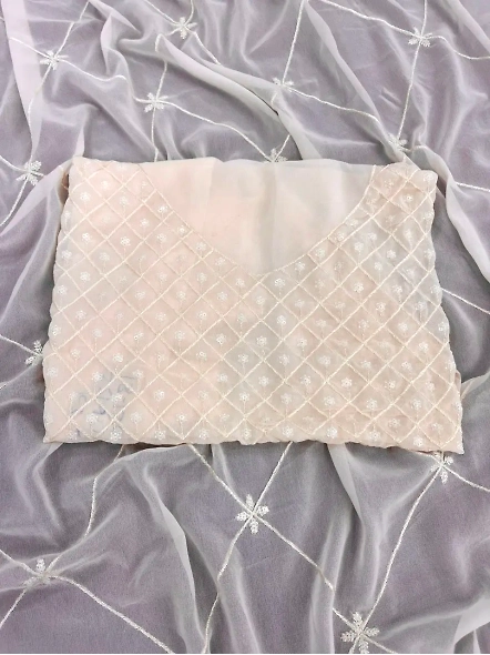 Hina Khan's White Georgette Saree-2