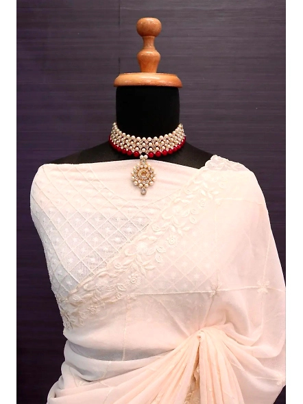 Hina Khan's White Georgette Saree-3