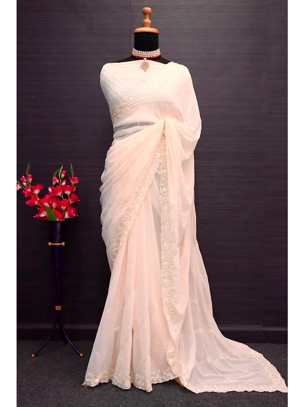 Hina Khan's White Georgette Saree-4