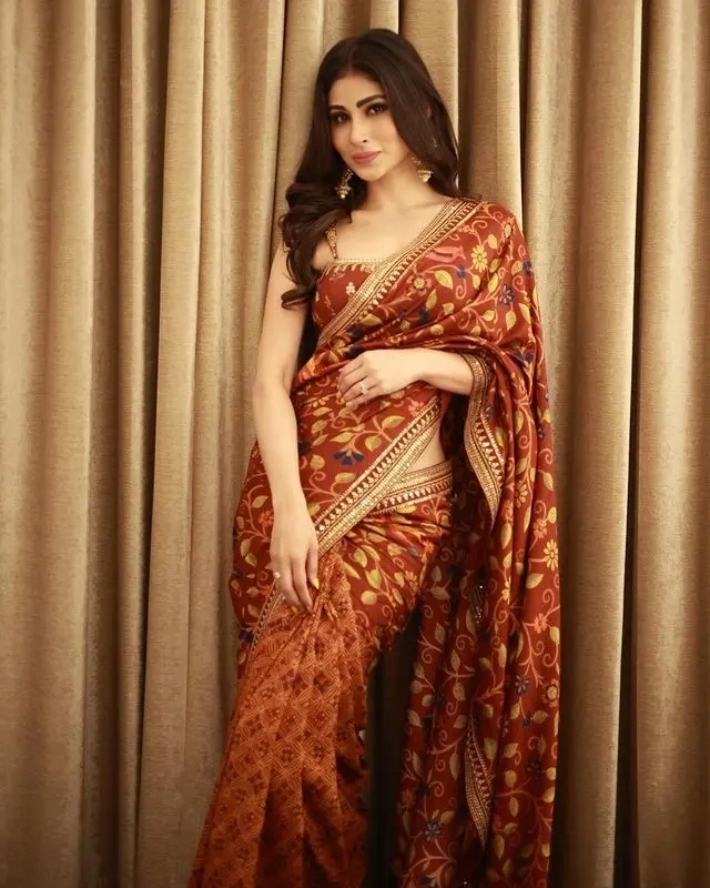 Women's Chinon Silk Digital Print Saree (Mouni Roy Flower)-2