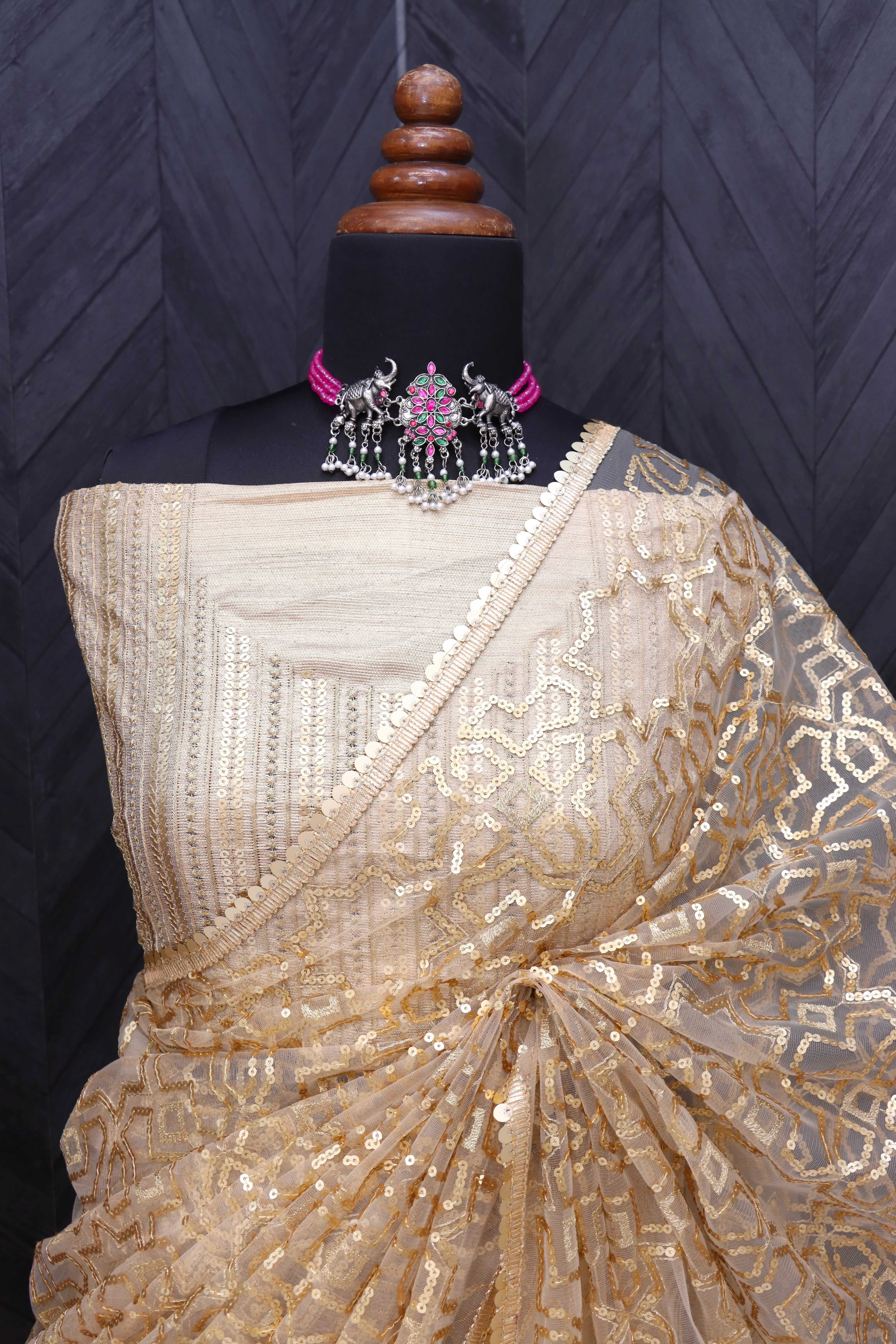 Kriti Sanon Gold Net Sequenced Worked Saree - Exquisite Thread &amp; Sequence Work-3