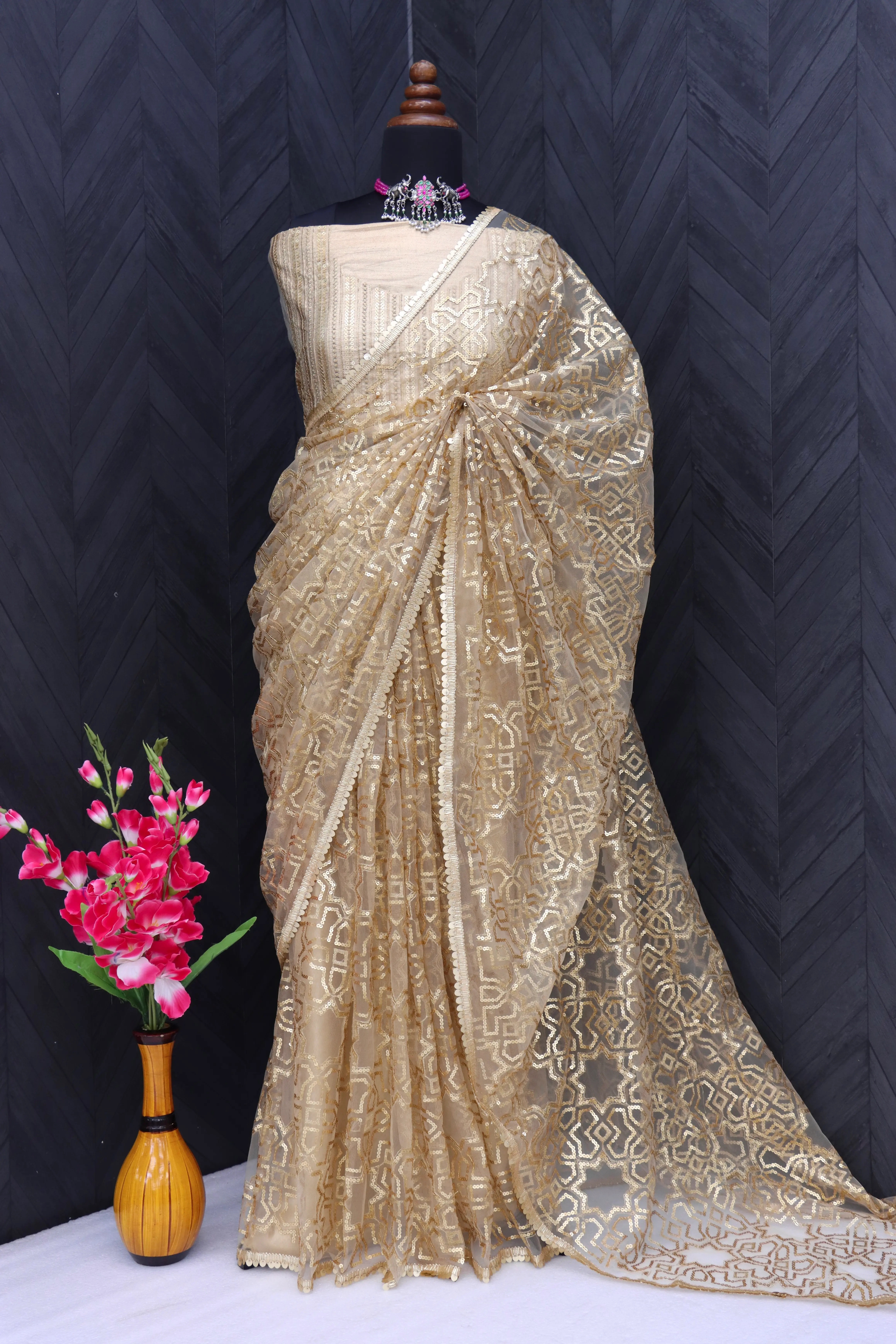 Kriti Sanon Gold Net Sequenced Worked Saree - Exquisite Thread &amp; Sequence Work-4