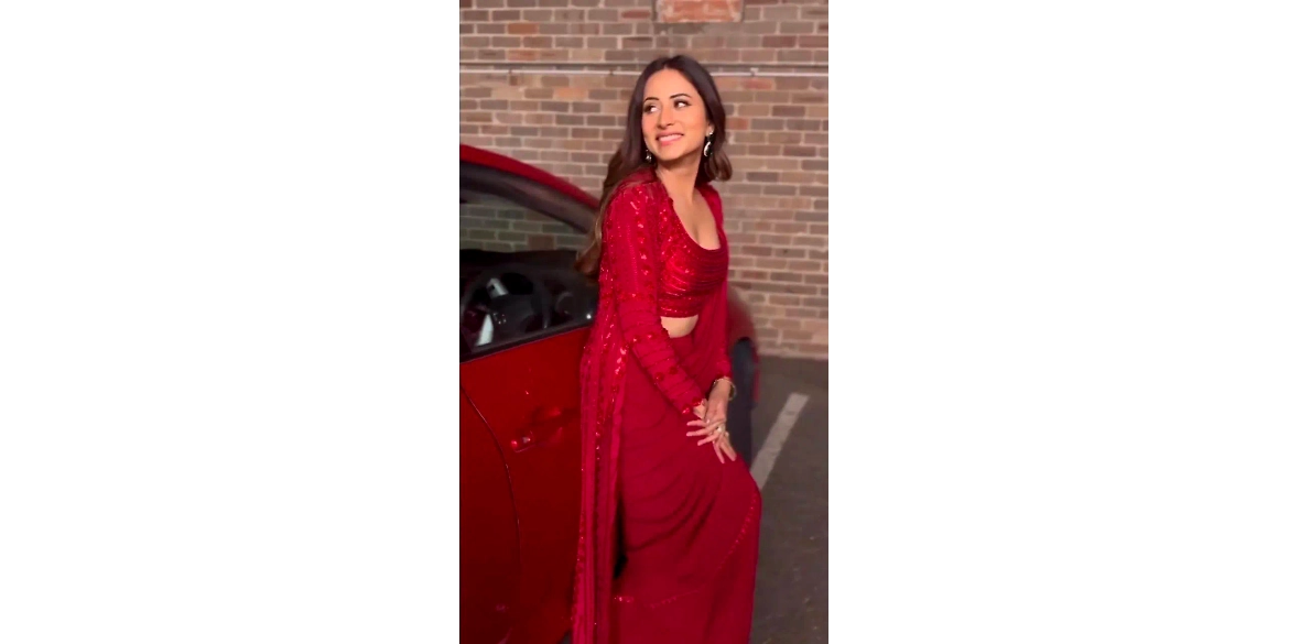 saree in red color