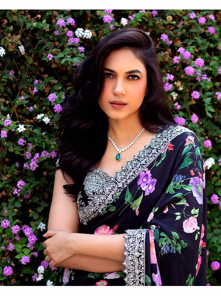 lightweight saree for wedding
