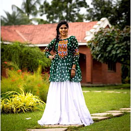 shiv traditional leheriya lehenga
