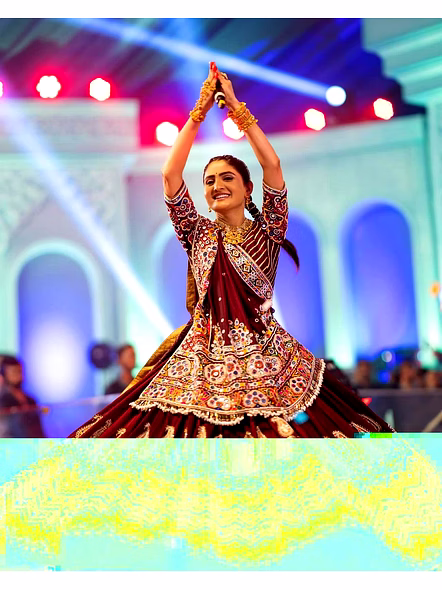 Geeta Rabari Real Mirror Work Chaniya Choli-3