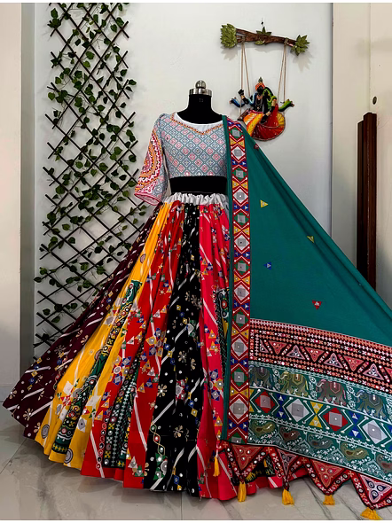 Geeta Rabari Mirror Work Chaniya Choli-4