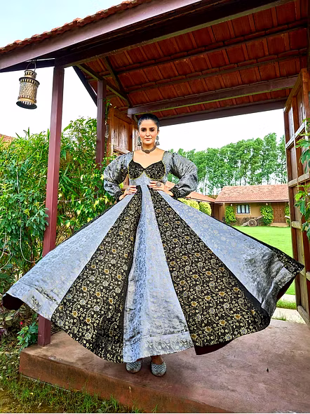 Viscose Gowns With Weaving