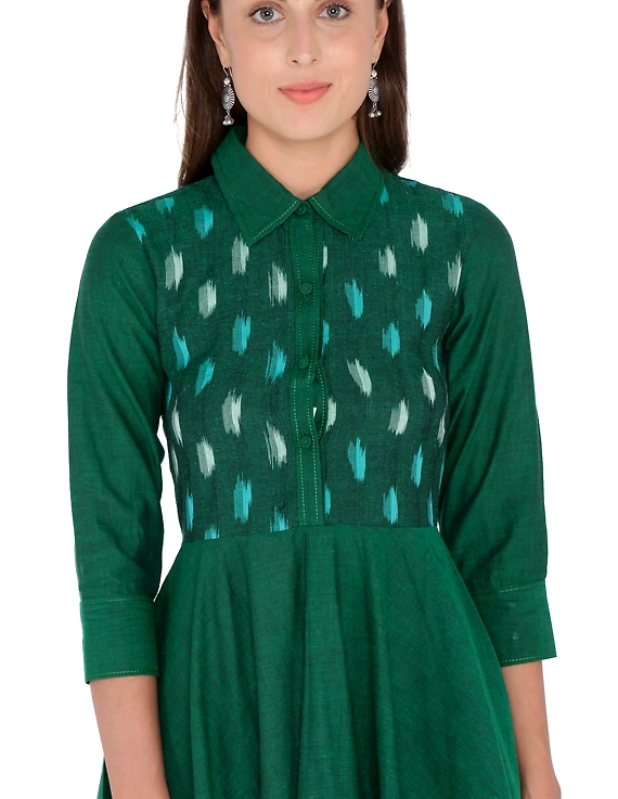 MANGALAGIRI COTTON DRESS IN EMERALD GREEN WITH AN IKAT YOKE : LD500B-M-1