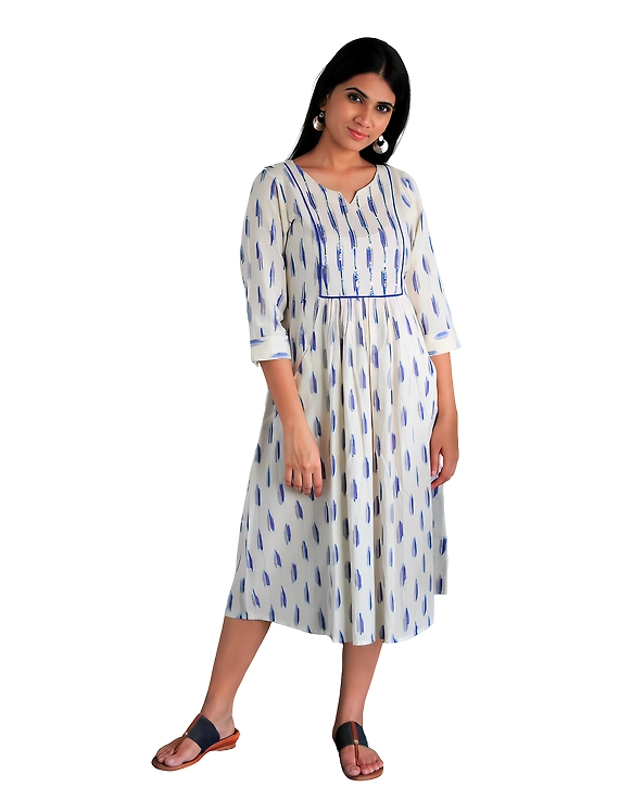 White ikat dress with embroidered yoke and fron pockets: LD530D-s-4