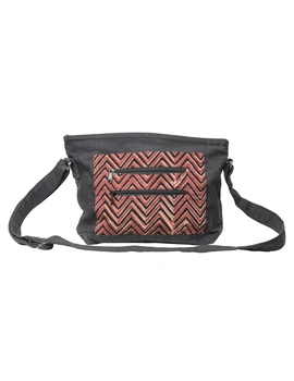 Multi pocket canvas purse in brown kalamkari fabric : SBC01-4-sm