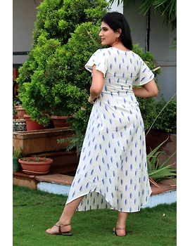 WHITE IKAT PLEATED DRESS WITH EMBROIDERED POCKETS AND YOKE: LD550C-S-3-sm