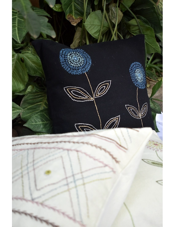 Embroidered cushion cover : HCC35-2