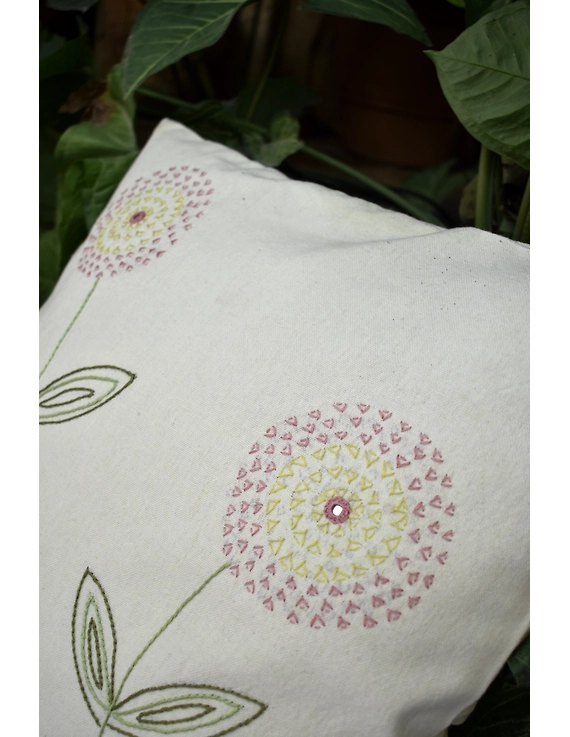 Embroidered cushion cover : HCC34-1