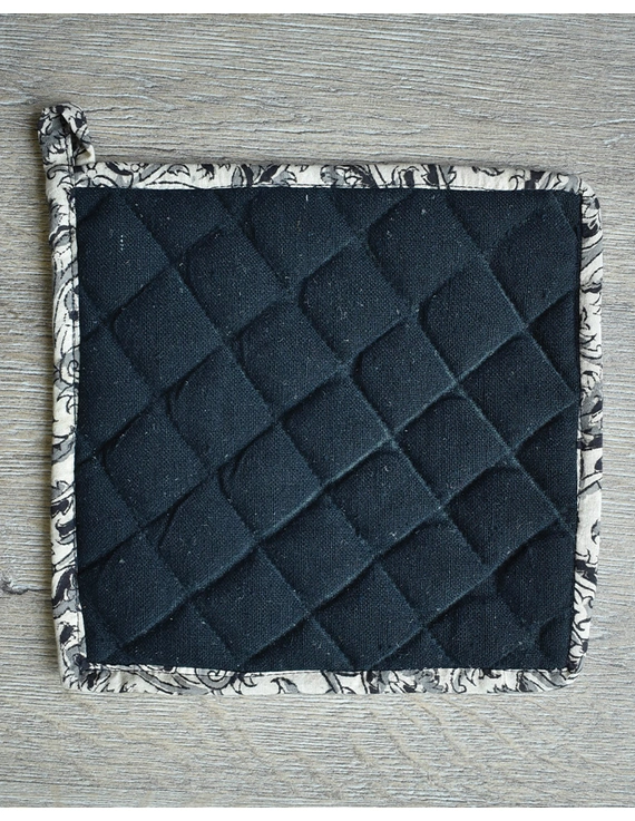 Apron, oven glove and pot holder set in black cotton with kalamkari: HKL01B-4