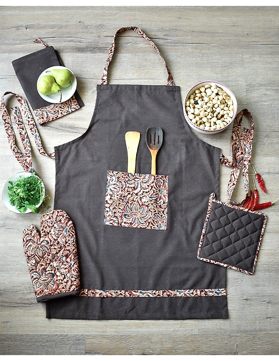 Apron, oven glove and pot holder set in brown cotton with kalamkari: HKL01A-HKL01A