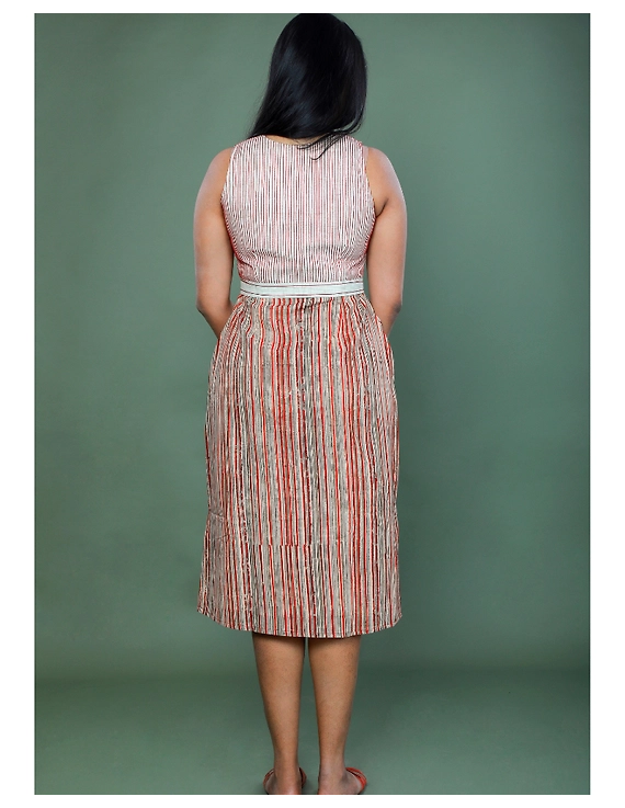 SLEEVELESS CALF LENGTH DRESS WITH A FITTED BODY AND STRAIGHT SKIRT : LD490B-LD490B-M