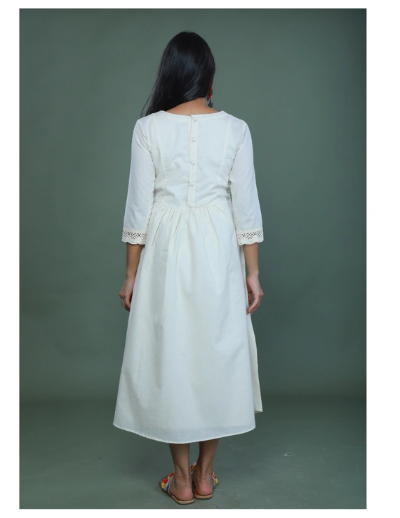 MIRROR WORK DRESS IN OFFWHITE MUSLIN WITH BACK BUTTONS: LD630C-L-2