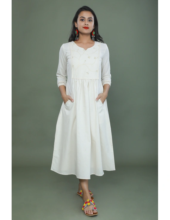 MIRROR WORK DRESS IN OFFWHITE MUSLIN WITH BACK BUTTONS: LD630C-L-1