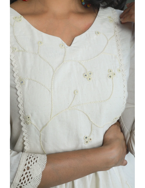MIRROR WORK DRESS IN OFFWHITE MUSLIN WITH BACK BUTTONS: LD630C-S-5