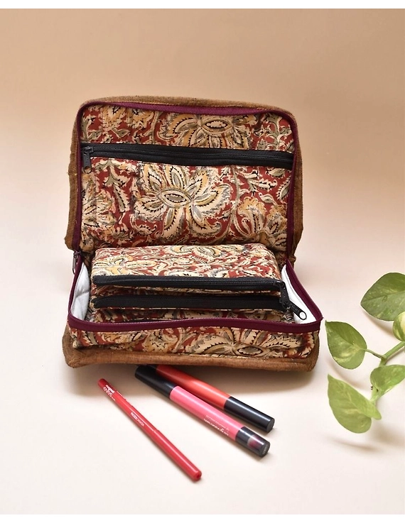 Rust kalamkari jewellery case with 4 zip pockets : VKJ03-1