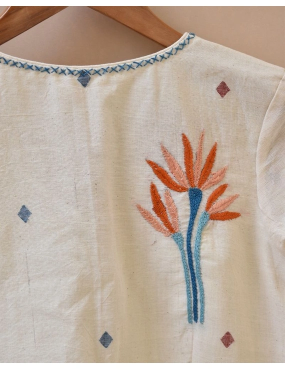 Dandelion motif offwhite jamdani khadi blouse with sleeves: RB07C-L-2
