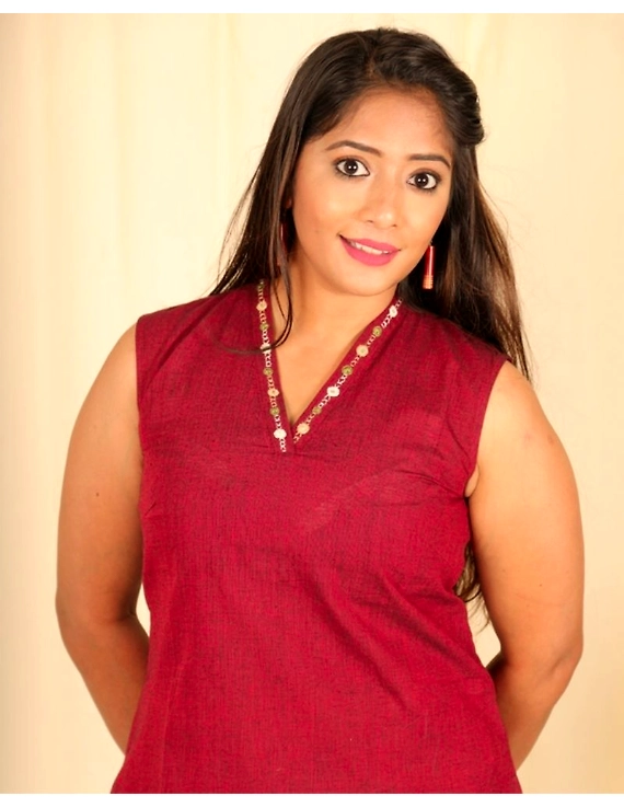 Sleeveless cotton short top with embroidered V neck-LB160-LB160Bl-M