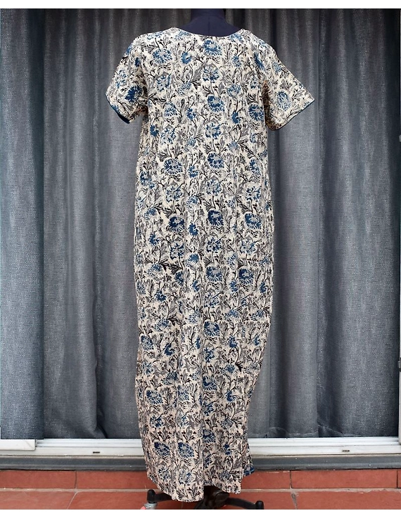 Blue &amp; White Handcrafted Nighties In Soft Kalamkari Cotton : NW110C-S/M-1
