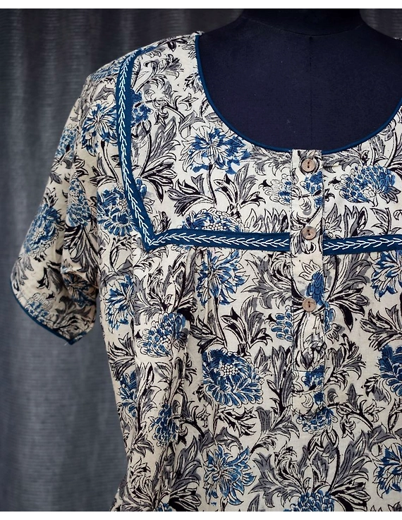 Blue &amp; White Handcrafted Nighties In Soft Kalamkari Cotton : NW110C-S/M-2